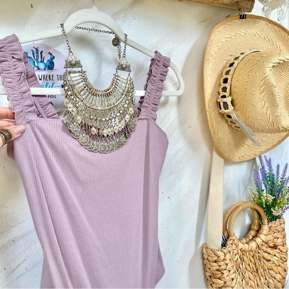 Aritzia Sunday Best Lavender colour ruffled ruched firecracker bodysuit - Picture 4 of 11